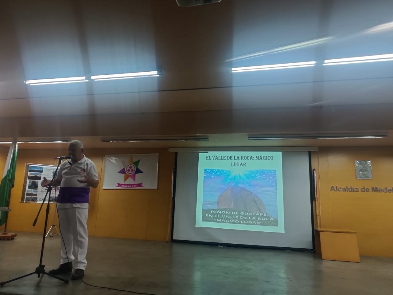 Charla “El Valle de la Roca: mágico lugar” sobre el Peñón de Guatapé